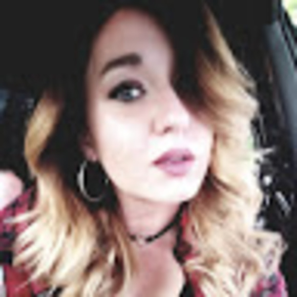 COPY - Meet your Posher, Brooke - Picture 1 of 1